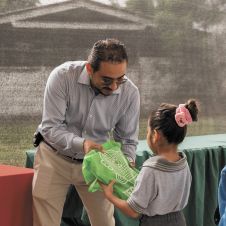 Visita Perseo Quiroz escuelas de Tepoztlán para entregar útiles Visita Perseo Quiroz escuelas de Tepoztlán para entregar útiles