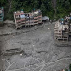 Riadas en Nepal: Miles de muertos y rescate milagroso en túnel 