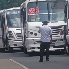 Ruta 20: chocan dos unidades en Paseo Cuauhnáhuac Ruta 20: chocan dos unidades en Paseo Cuauhnáhuac