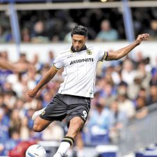 Raúl Jiménez brilla como capitán del Wolverhampton en empate 2-2