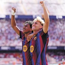 Barcelona golea 5-0 al Valencia y es líder de la Liga de España