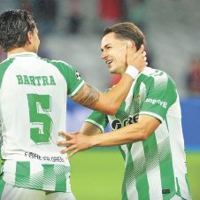 Real Betis vence al Lille en su histórico regreso a la Champions League