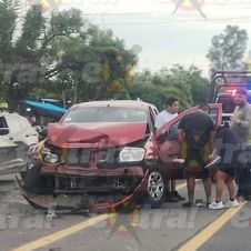 Accidente en Yecapixtla: Camioneta de lujo choca en la Cuautla-México Accidente en Yecapixtla: Camioneta de lujo choca en la Cuautla-México