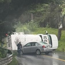 Volcadura de pipa cierra carretera federal México-Cuernavaca