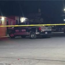 Elementos policiacos acordonaron la zona del ataque en espera del personal pericial de la Fiscalía General del Estado.