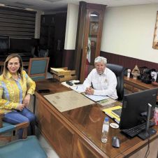 Tania Valentina trae semen de ganado Charolais a ganaderos de Morelos