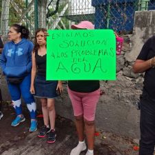 Denuncian vecinos de Civac incumplimiento de pipas de agua en Jiutepec