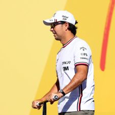 Checo Pérez sufre sanción y contratiempos en el GP de España