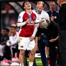 Mateo Chávez sufre lesión con el AZ Alkmaar en la Eredivisie