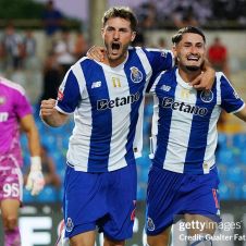 Santiago Giménez rompe sequía de 354 días y marca con Porto
