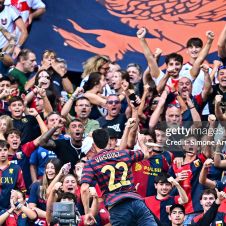 Johan Vásquez marca y es expulsado en empate del Genoa