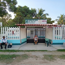 Paciente se encadena en Tabasco al IMSS-Bienestar y despiden a doctora