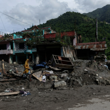 Devastadora riada en Nepal deja casi mil 400 muertos y miles de desaparecidos