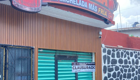 Bar irregular junto a primaria es clausurado por vecinos en Cuernavaca