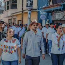 Encabeza Eder Alonso desfile cívico y conmemoración patria en Yautepec
