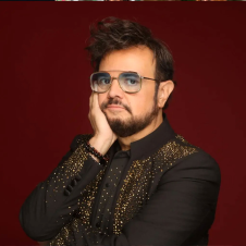 Aleks Syntek regaña a sus fans en concierto del 15 de septiembre