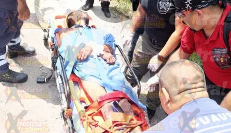 Sufre caída en una barranca
