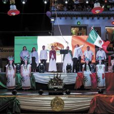 Perseo Quiroz encabeza festejos patrios y desfile en Tepoztlán