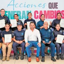 Xochitepec reconoce a policías por desempeño, honor y valentía Xochitepec reconoce a policías por desempeño, honor y valentía
