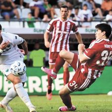Armando Hormiga González suma minutos con Olympiacos en Grecia