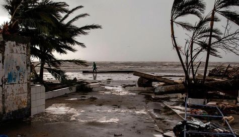 Polo se convierte en huracán categoría 1 y amenaza a México