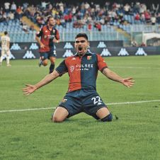 Johan Vásquez Despierta Interés en Europa y Sigue en el Genoa