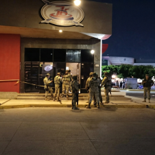 Balacera en Culiacán: Pastor reza con familias en restaurante TaiPak Balacera en Culiacán: Pastor reza con familias en restaurante TaiPak
