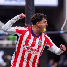 Chivas pierde a Bryan González y suma bajas ante Querétaro