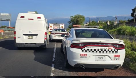 Elementos de la Guardia Nacional e investigadores de la Fiscalía Oriente resguardaron el acotamiento vial.