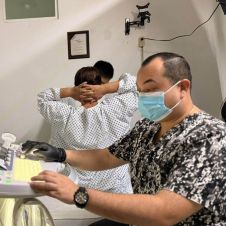La jornada médica ofreció diagnósticos gratuitos de ultrasonido a mujeres locales para promover la detección temprana del cáncer de mama. La jornada médica ofreció diagnósticos gratuitos de ultrasonido a mujeres locales para promover la detección temprana del cáncer de mama.