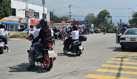 Motociclistas realizan rodada en Cuernavaca y piden diálogo por uso de chalecos
