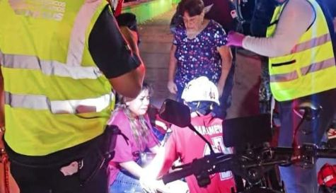 Paramédicos de la agrupación Nexus atendieron a dos mujeres en la avenida José Perdiz tras el impacto entre dos motocicletas en el centro de Cuautla.