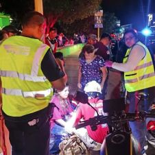 Paramédicos de la agrupación Nexus atendieron a dos mujeres en la avenida José Perdiz tras el impacto entre dos motocicletas en el centro de Cuautla.