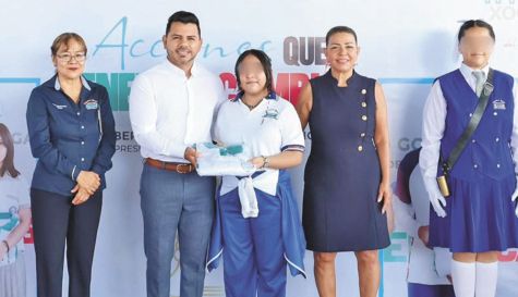 Entregan uniformes deportivos gratuitos a estudiantes en Alpuyeca