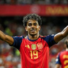 España golea 4-1 a Croacia con doblete de Lamine Yamal en Nations League