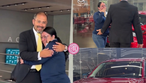 Vendedora de Mazda recibe camioneta nueva tras 21 años de trabajo