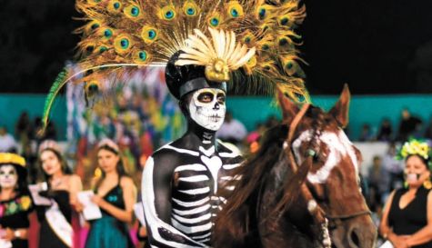 La cabalgata nocturna busca priorizar el folclor mexicano sobre festividades extranjeras.