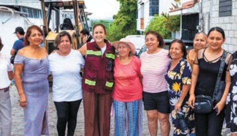 Maquinaria y brigadas municipales trabajan en el reemplazo de la red hídrica en la calle Emilio Portes Gil.