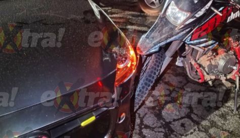 Motociclista choca contra auto en crucero de Las Palmas en Cuautla