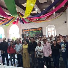 Ayuntamiento de Yautepec entrega apoyos y credenciales a confeccionistas del traje de chinelo