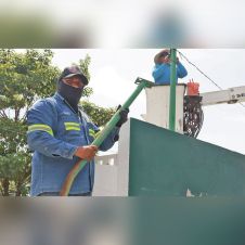 Rehabilitan alumbrado público en la colonia 10 de Abril en Temixco
