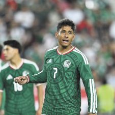 Luis Romo en duda con Chivas para el Clásico Tapatío por lesión