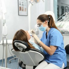 Alerta por daños dentales graves derivados de trucos virales en internet