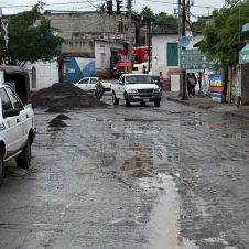 Realizan trabajos de limpieza en calles de Coatelco para prevenir inundaciones