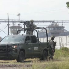 Muere niño en balacera en cárcel de Mazatlán