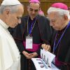 Obispo de Cuernavaca entrega al Papa libro sobre desaparecidos en México