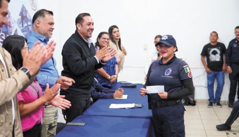 Temixco entrega apoyos de vivienda a 100 policías con FORTAMUN 2026