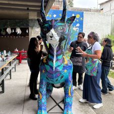 Una delegación de 16 artesanos acompañará a la figura en su recorrido por Paseo de la Reforma. Una delegación de 16 artesanos acompañará a la figura en su recorrido por Paseo de la Reforma.