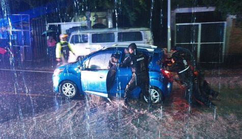 Elementos estatales y brigadistas atendieron las afectaciones en al menos ocho viviendas del municipio oriental.