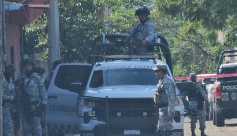 Agentes de seguridad acordonaron la zona para resguardar los indicios balísticos localizados en el sitio.